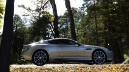 Aston Martin DB9 Facelifting Coupe - prawy bok