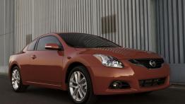 Nissan Altima Coupe - widok z przodu