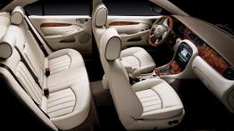 Jaguar X-type - widok ogólny wnętrza z przodu