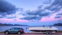 Cofanie i parkowanie z zamkniętymi oczami – systemy wspomagania parkowania w Skodzie