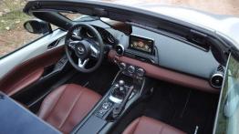 Mazda MX-5 RF – Trochę cabrio, trochę coupe