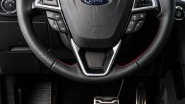 Nowy Ford Edge debiutuje z nowym silnikiem EcoBlue Bi-Turbo 238 KM i z innowacyjnymi rozwiązaniami wspierającymi kierowcę