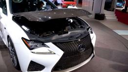 Lexus RC F pręży się na paryskim salonie