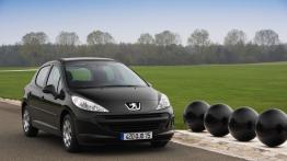 Peugeot 207 Berline - widok z przodu