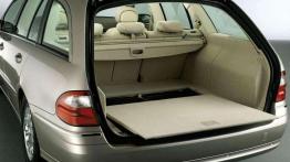 Świat wielkich kombi - nowa Skoda Superb czy używany Mercedes klasy E?