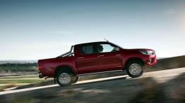 Nowa Toyota Hilux - odpowiedź na Navarę
