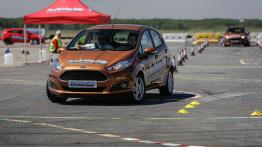 Blisko 2000 młodych kierowców przejdzie w Polsce bezpłatne szkolenia Ford Driving Skills for Life