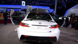 Lexus RC F pręży się na paryskim salonie