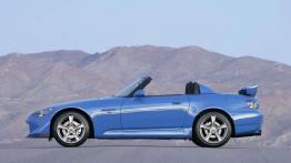 Nowa Honda S2000 dostanie silnik umieszczony centralnie?