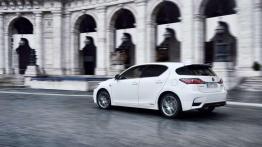 Odświeżony Lexus CT 200h zadebiutuje w Genewie