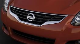 Nissan Altima Coupe - widok z przodu