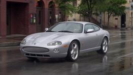 Jaguar XKR Coupe - widok z przodu