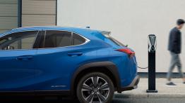 Lexus UX 300e - lewe tylne nadkole
