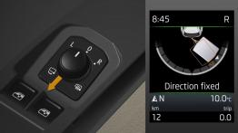 Cofanie i parkowanie z zamkniętymi oczami – systemy wspomagania parkowania w Skodzie