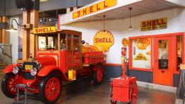 Z motoryzacją w tle