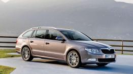 Świat wielkich kombi - nowa Skoda Superb czy używany Mercedes klasy E?