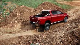 Nowa Toyota Hilux - odpowiedź na Navarę