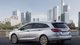 Opel Astra Sports Tourer - kombi na wiosnę