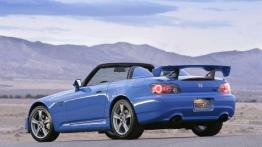 Nowa Honda S2000 dostanie silnik umieszczony centralnie?