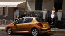 Peugeot 207 Berline - lewy bok