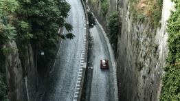 Cofanie i parkowanie z zamkniętymi oczami – systemy wspomagania parkowania w Skodzie