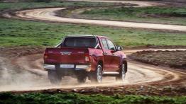 Nowa Toyota Hilux - odpowiedź na Navarę