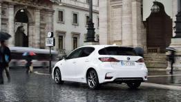 Odświeżony Lexus CT 200h zadebiutuje w Genewie