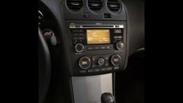 Nissan Altima Coupe - konsola środkowa