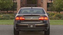 Buick Lucerne - widok z tyłu