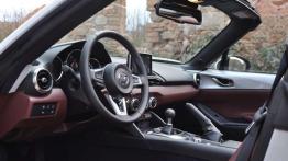 Mazda MX-5 RF – Trochę cabrio, trochę coupe