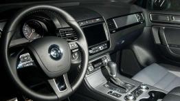 Volkswagen Touareg 3.0 V6 TDI 262 KM - nomad w mieście