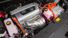 Lexus NX 300h (2015) w Seattle - silnik