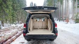 Toyota Land Cruiser V8 - auto z półki wyższej niż inne