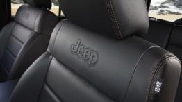 Jeep Wrangler Altitude - fotel kierowcy, widok z przodu