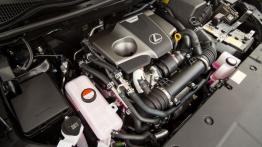Lexus NX 200t (2015) w Seattle - silnik