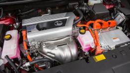 Lexus NX 300h (2015) w Seattle - silnik