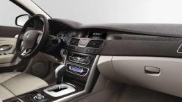 Renault Latitude - pełny panel przedni