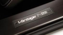 Aston Martin V8 Vantage N420 Coupe - listwa progowa