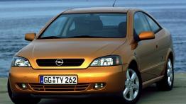 Opel Astra Coupe - widok z przodu
