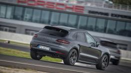 Porsche na torze – jak ryba w wodzie