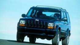 Jeep Cherokee - widok z przodu