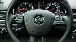 Volkswagen Touareg 3.0 V6 TDI 262 KM - nomad w mieście