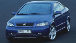 Opel Astra Coupe - widok z przodu