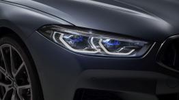 BMW seria 8 Gran Coupe - prawy przedni reflektor - w??czony