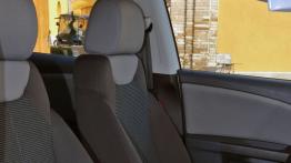 Seat Leon Ecomotive - zagłówek na fotelu kierowcy, widok z przodu