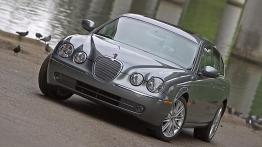 Jaguar S-Type - widok z przodu