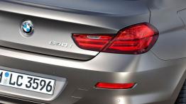 BMW serii 6 Gran Coupe - prawy tylny reflektor - włączony