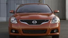 Nissan Altima Coupe - widok z przodu