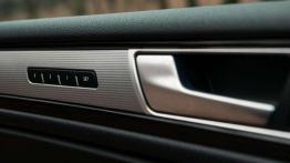 Volkswagen Touareg 3.0 V6 TDI 262 KM - nomad w mieście