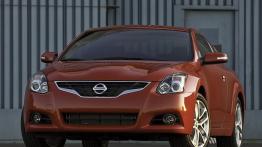 Nissan Altima Coupe - widok z przodu